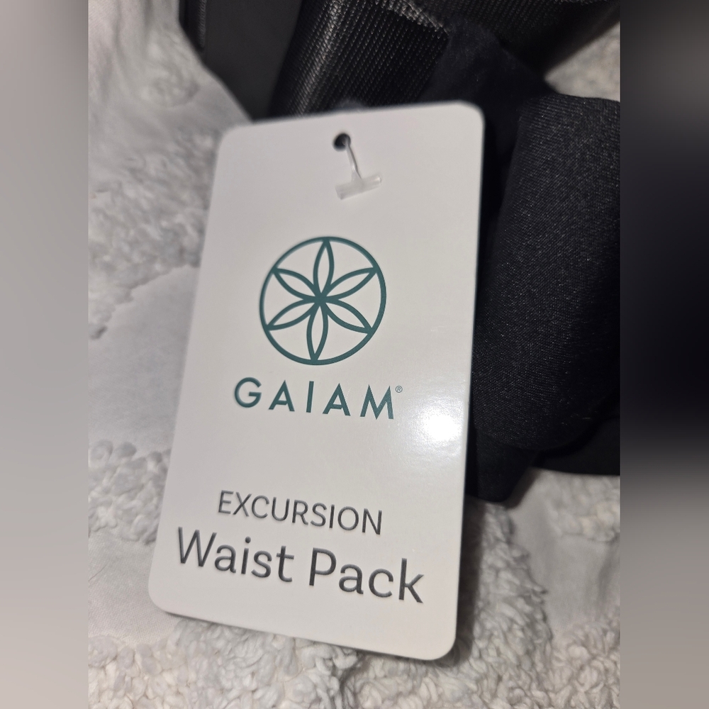 NWT GAIAM Black Excursion Waist Pack - Picture 3 of 9